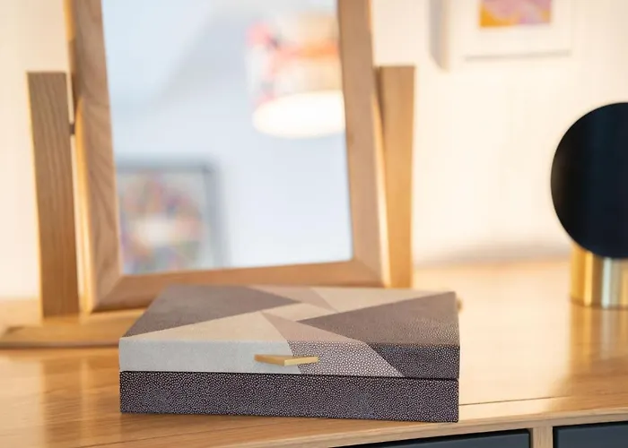 Modern In By Letmestay