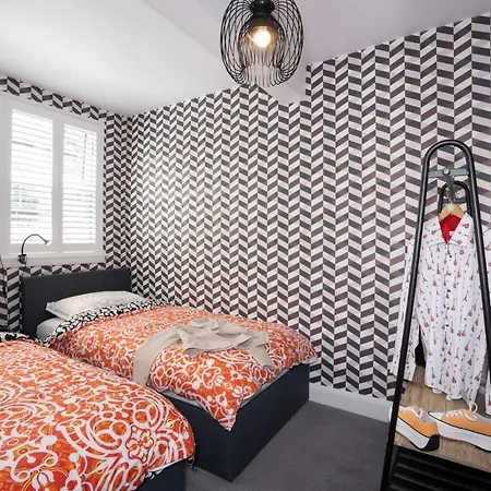 Modern In By Letmestay