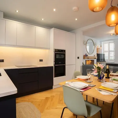 Modern In By Letmestay *